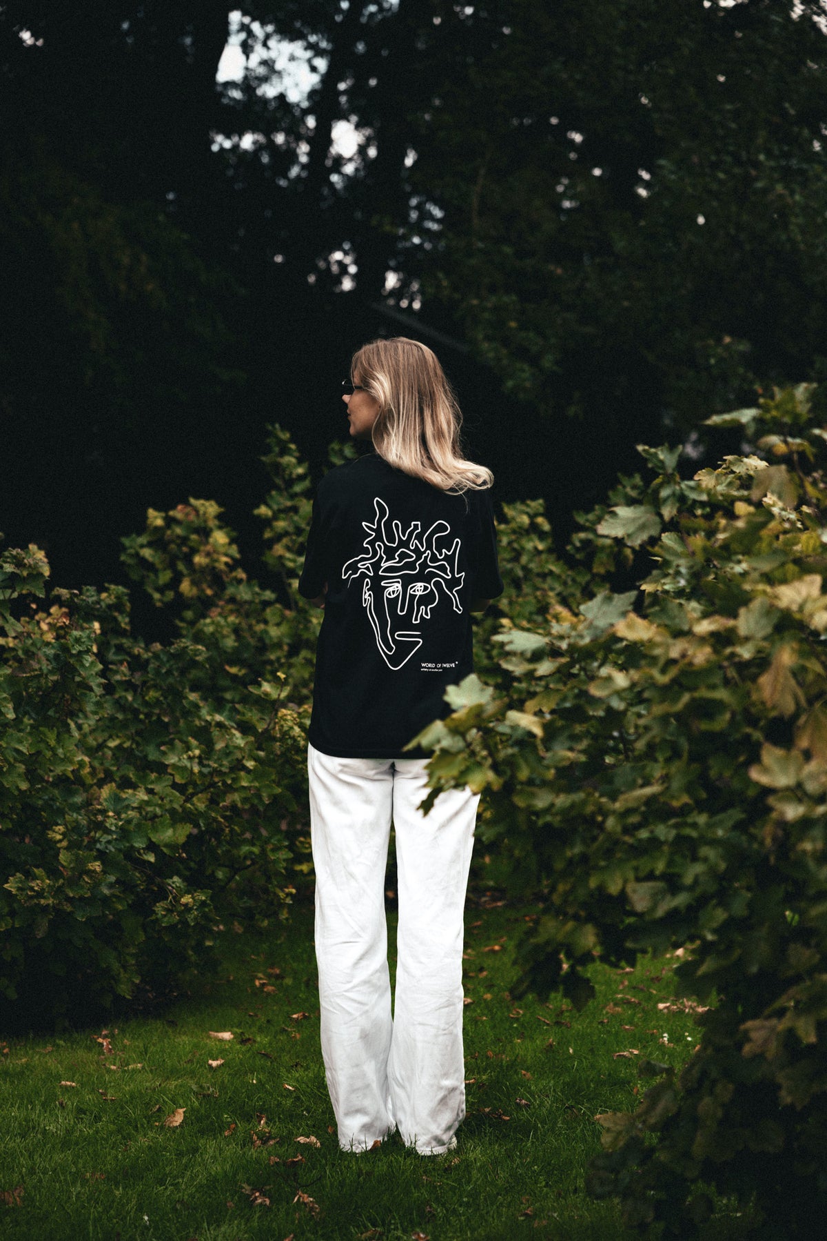 Visage oversized black T-shirt – back lifestyle