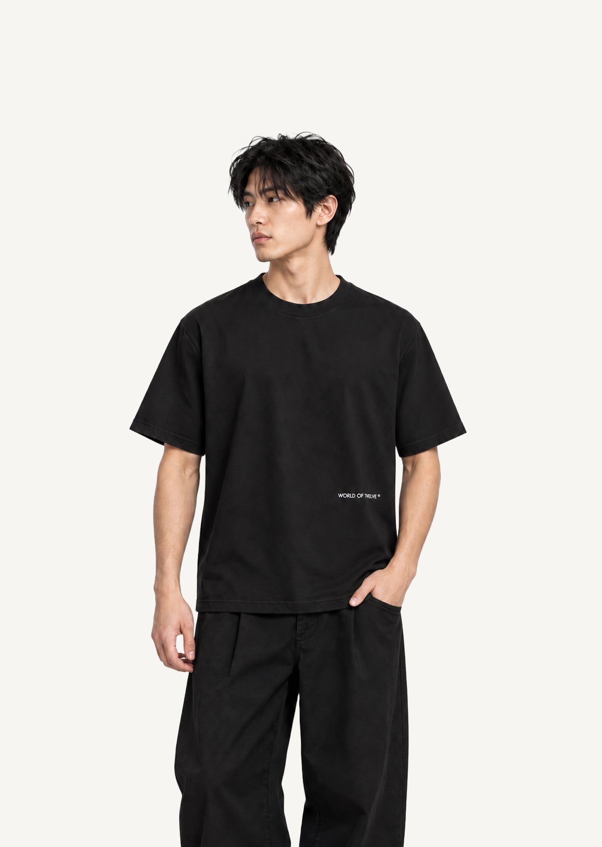 Visage oversized black T-shirt – front on model