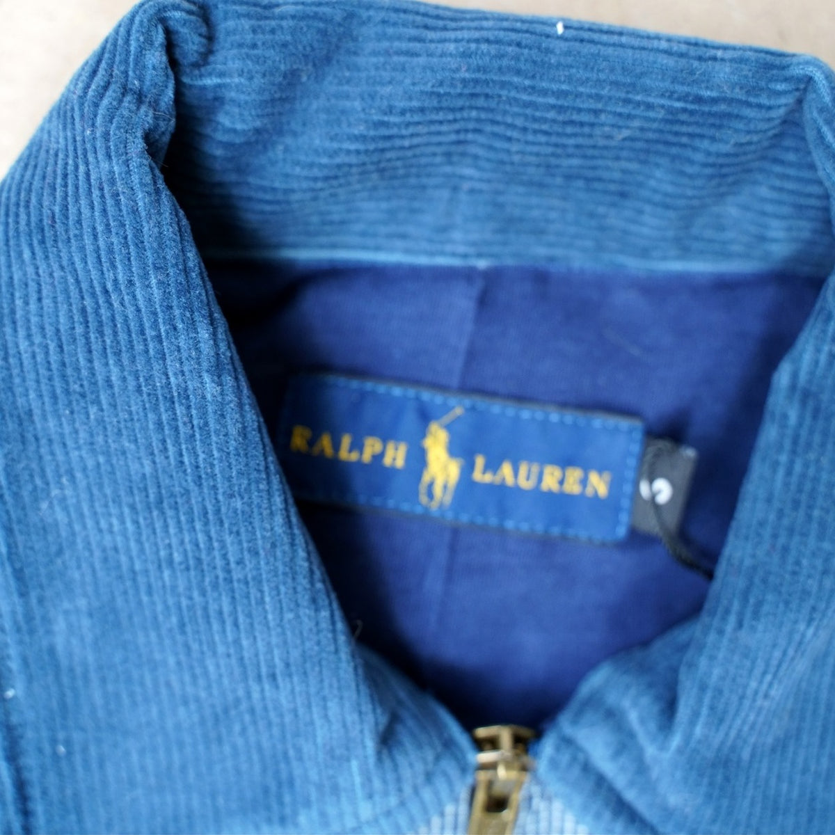 Ralph Lauren upcycled zip jacket Blue Plaid – kraag en maatlabel, foto van het originele kledingstuk