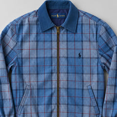 Ralph Lauren upcycled blue-plaid: gestileerd AI-detail van kraag en borst