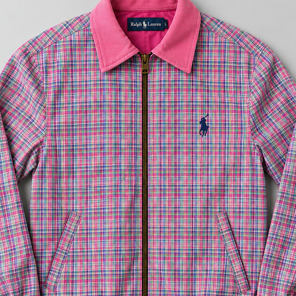 Ralph Lauren upcycled multicolour-pink-check: gestileerd AI-detail van kraag en borst
