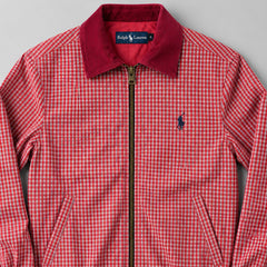 Ralph Lauren upcycled red-check: gestileerd AI-detail van kraag en borst