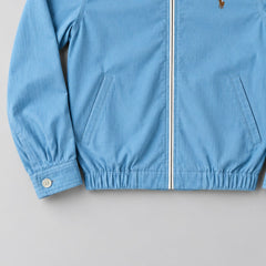 Ralph Lauren upcycled sky-blue-mint-collar: gestileerd AI-detail van mouw en zoom