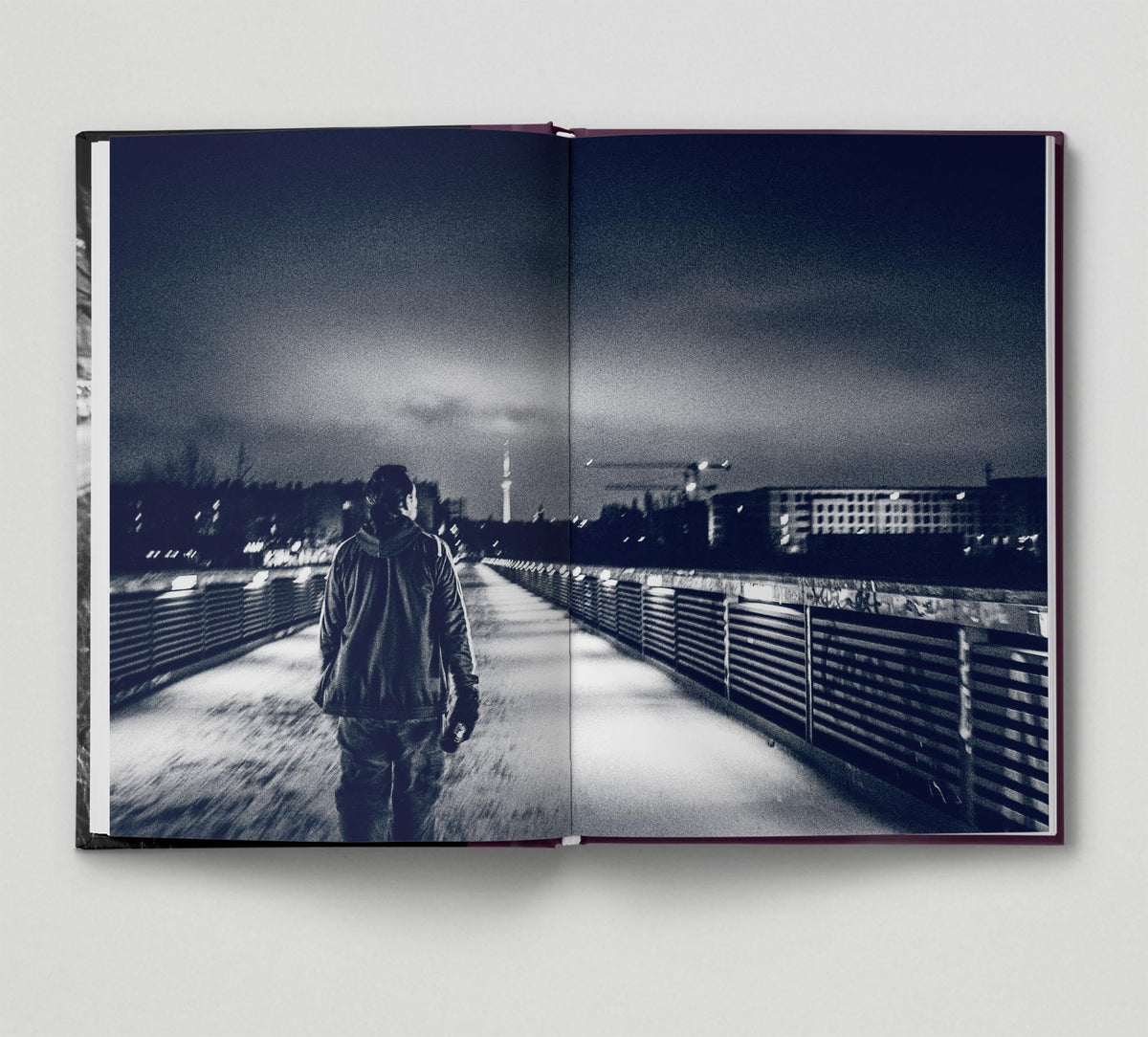 Berlin Nights – snowy Berlin night photography inside the book