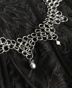 Detail of the Ampelopsis chainmail and freshwater pearl necklace