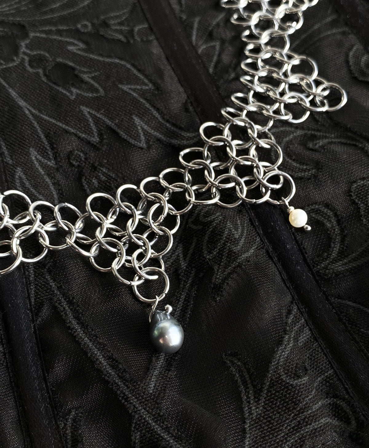 Detail of the Ampelopsis chainmail and freshwater pearl necklace