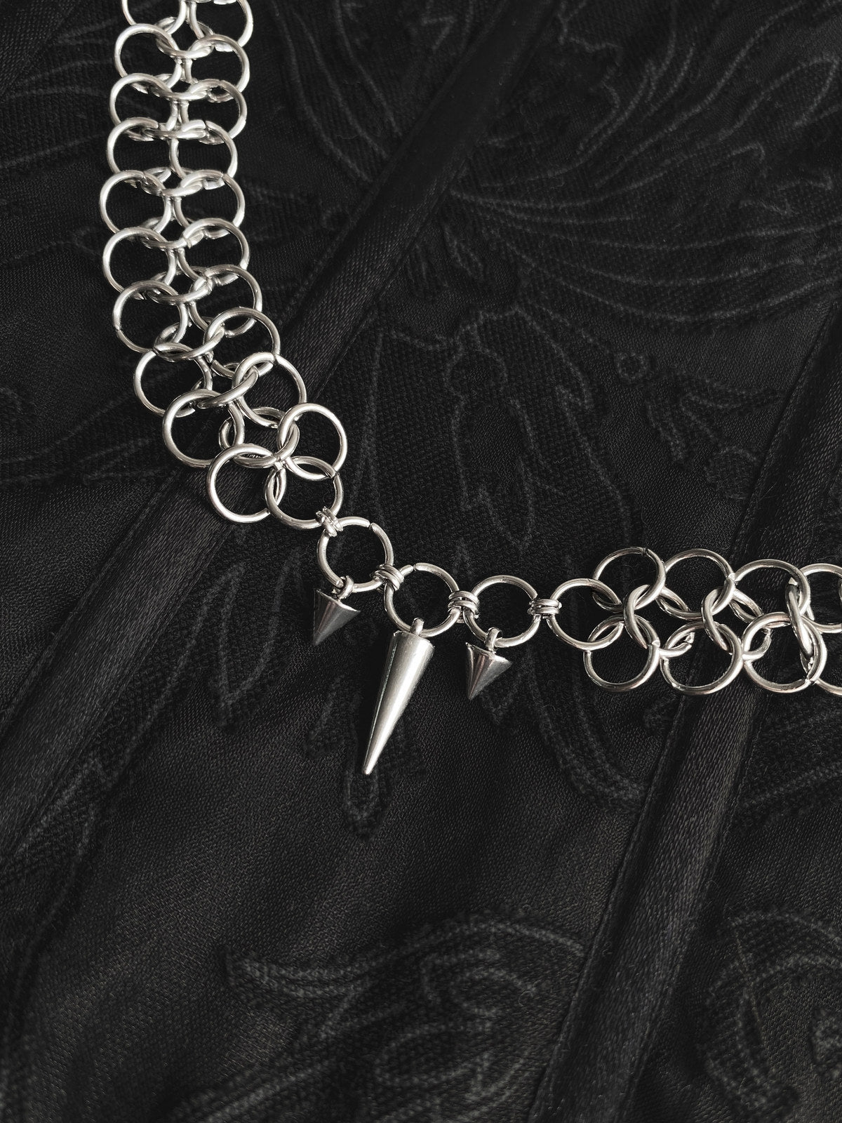 Alternate photograph of the handmade Hedera chainmail necklace