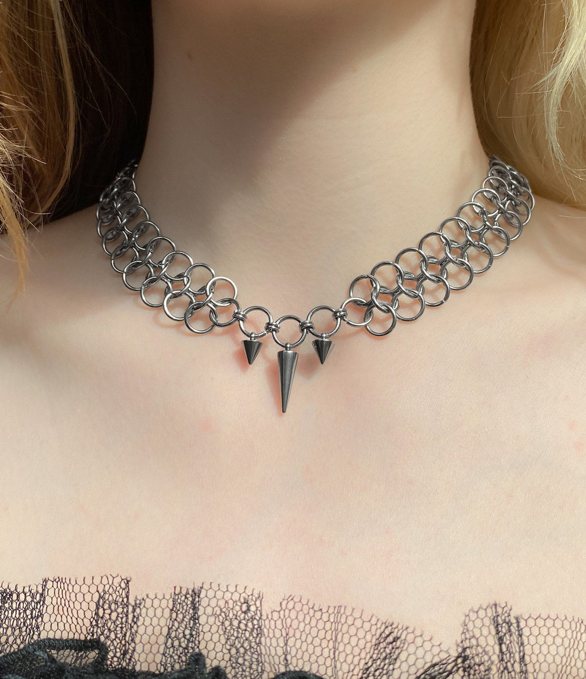Mandragor Design Hedera necklace with pointed chainmail details