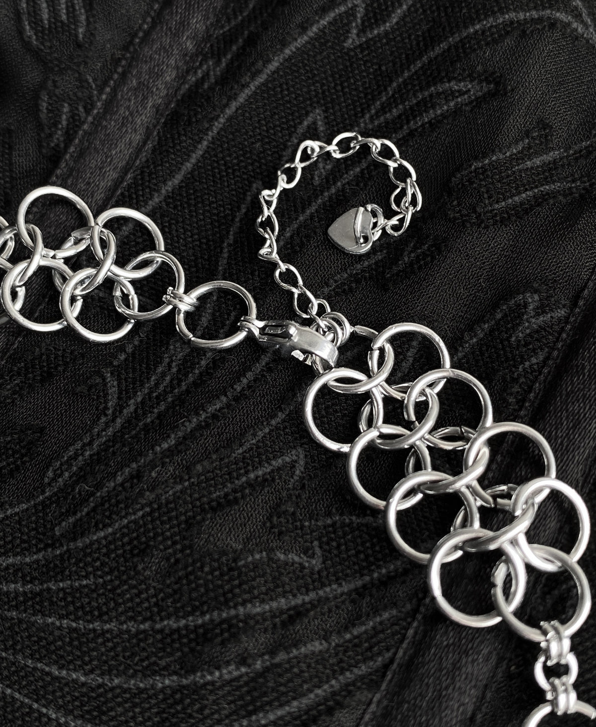 Sluiting en schakelstructuur van de Pieris II Necklace